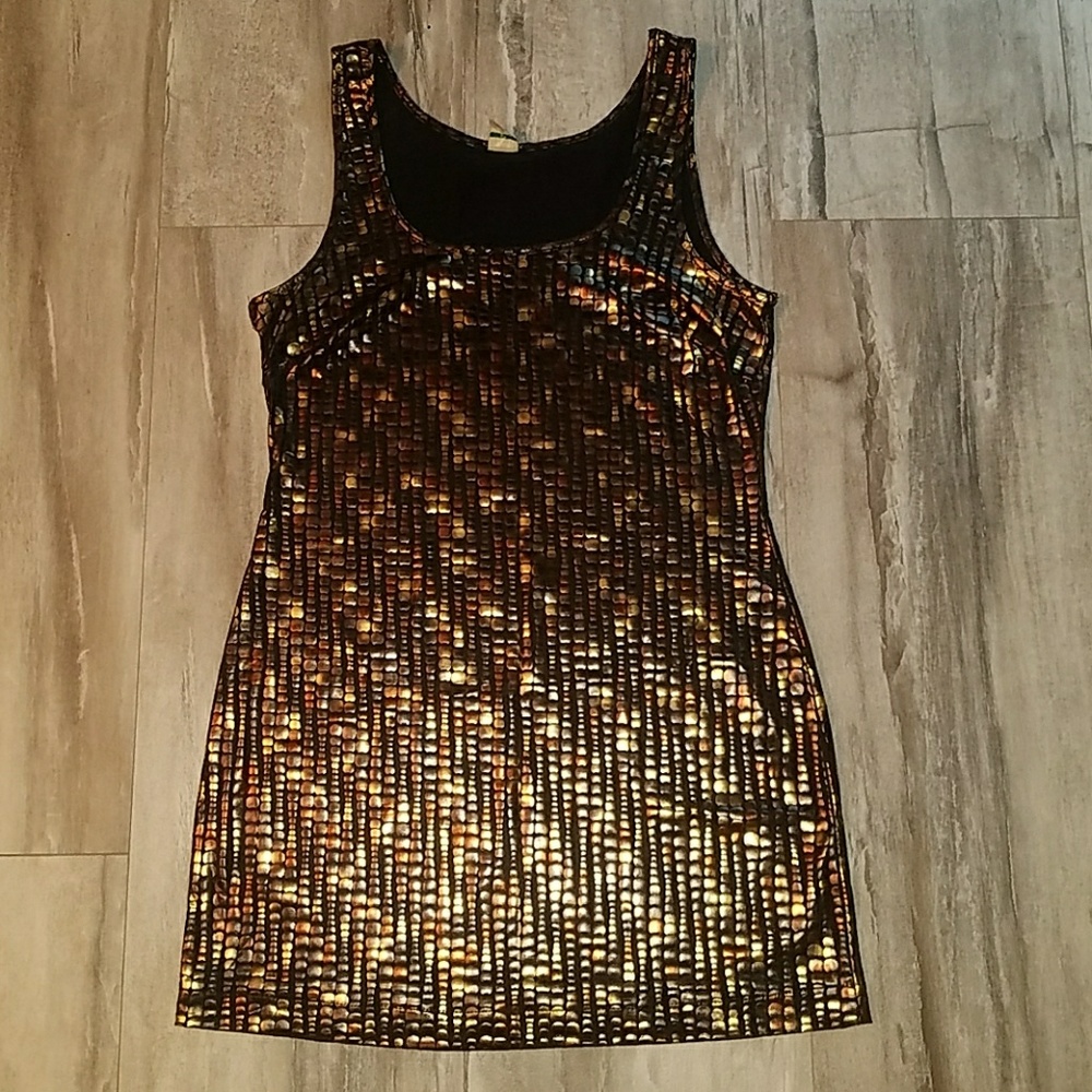 Metallic gold top